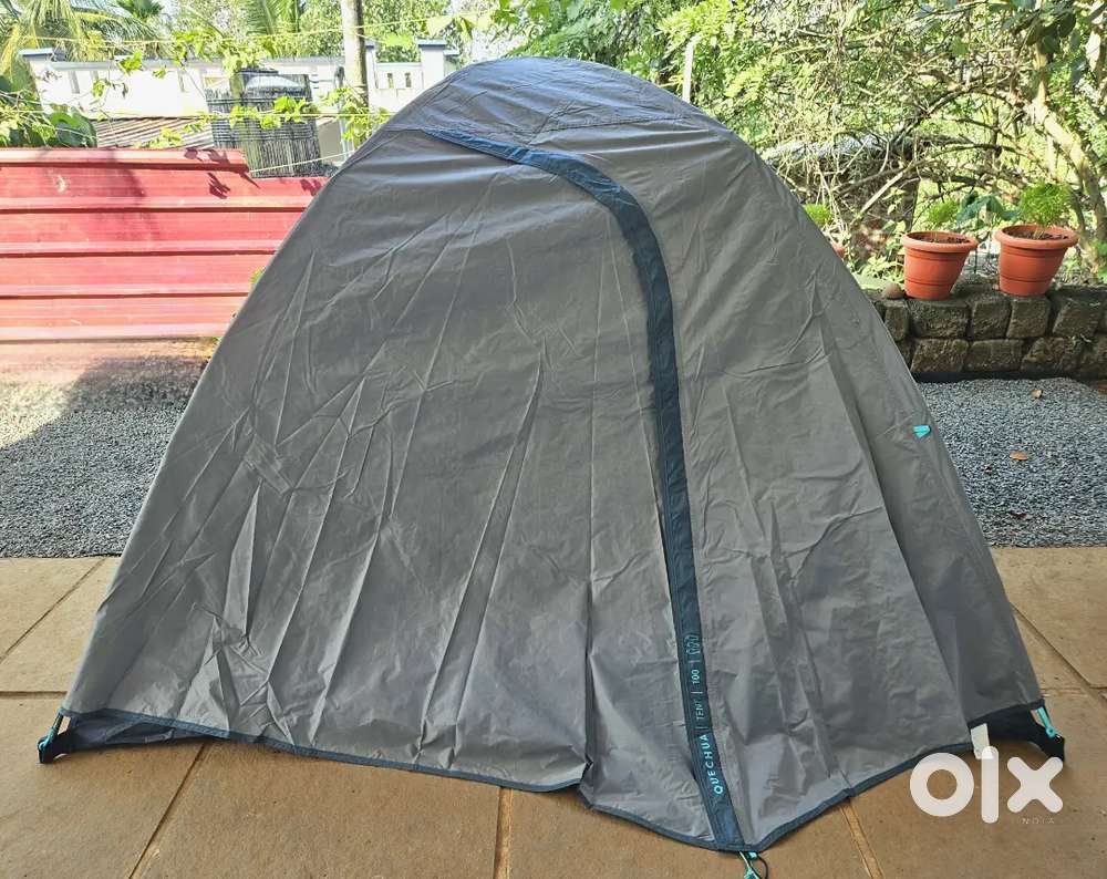 QUECHUA
3 Person Camping Tent - Grey