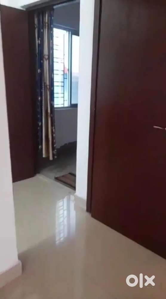 No restriction 1& 2 BHK flat room rent family bachelor couple sectr 4