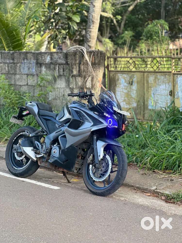 Rs 200 bs6 2020 last model single onwer use urgent sale