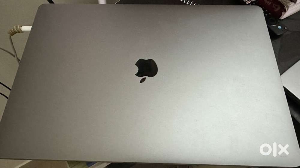 Macbook Pro  Intel i9  32 GB Ram  1 TB SSD  9.5 GB Graphic Card