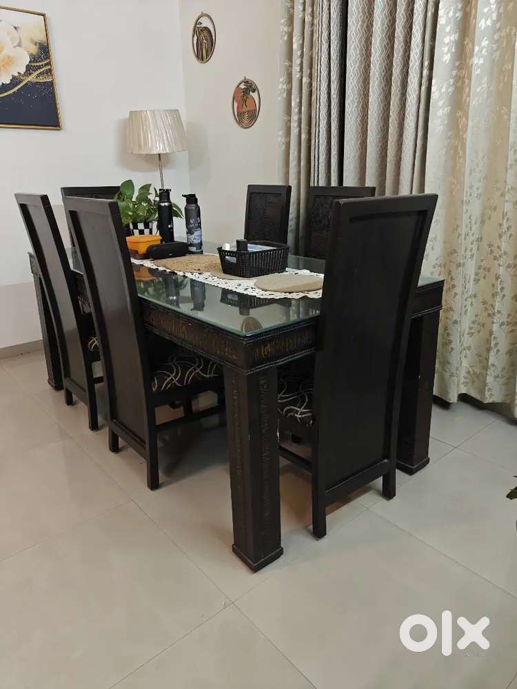 Dining table with 6 chairs