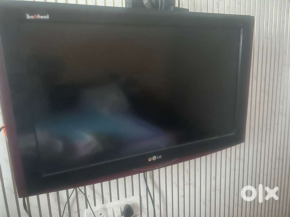 32 inches  LG LCD  HD TV for SALE