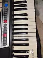 Yamaha psr 350 with excellent condition adapter and bag.no floppy disk