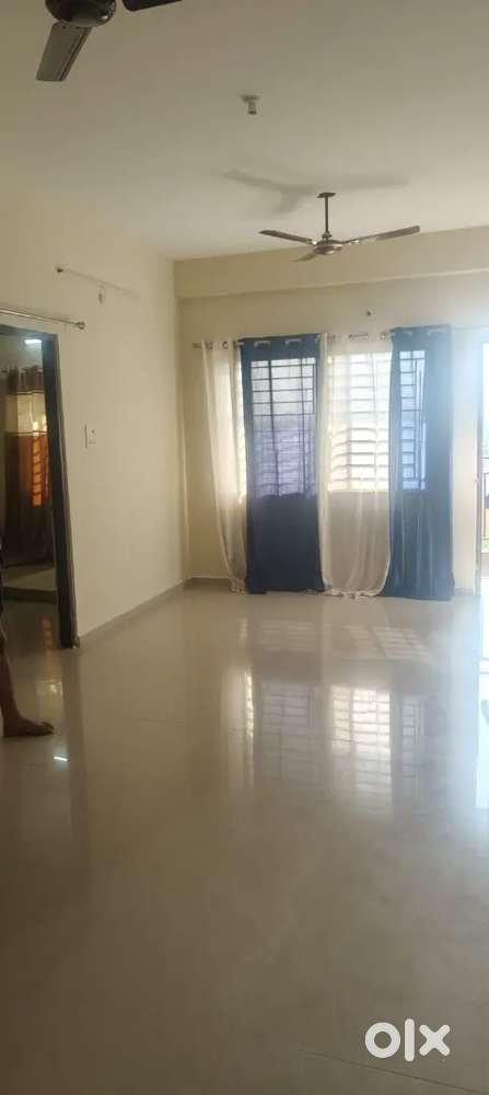 2nd floor 1900 sqft space front view. Near Ashima mall hoshangabad rod