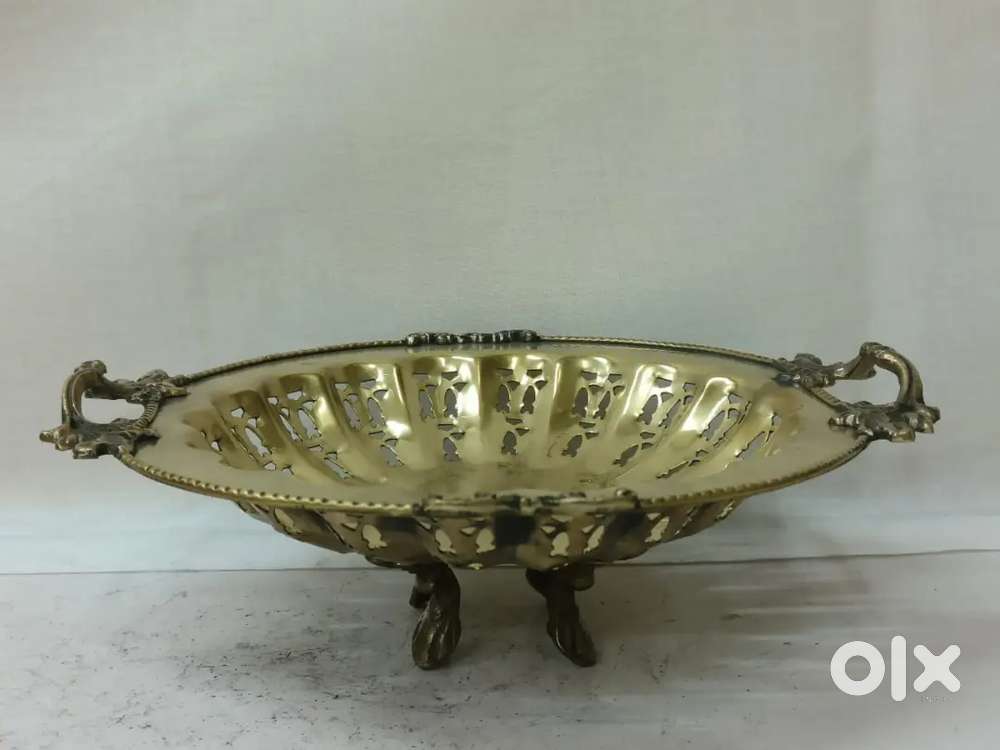 Antique pure brass solid heavy fruit trey 27/25 cm.