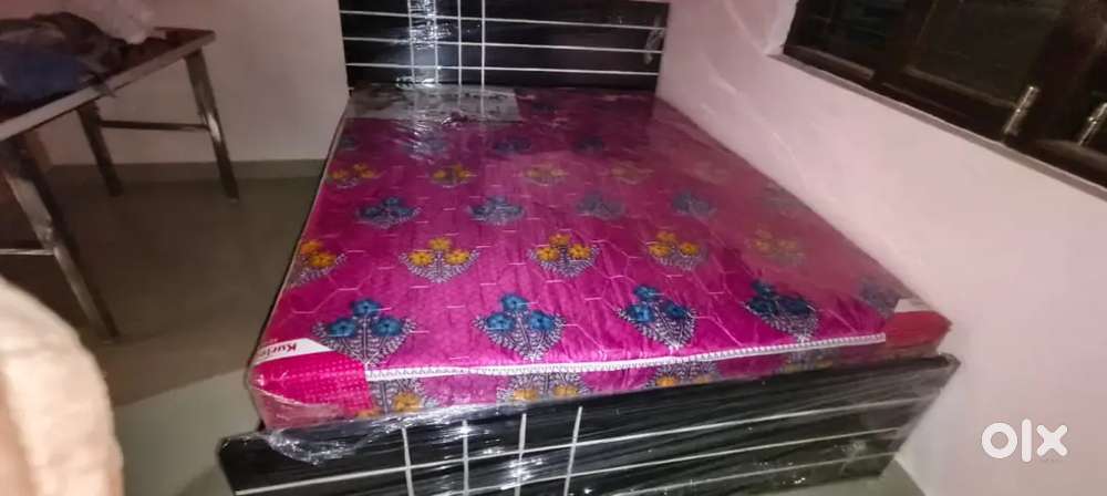 Brand new 5/6.5 cot with mattress direct factory price sale