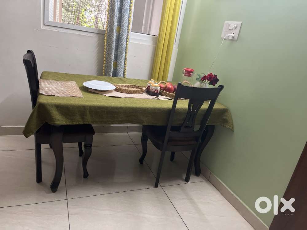 Dining table with 3 chairss