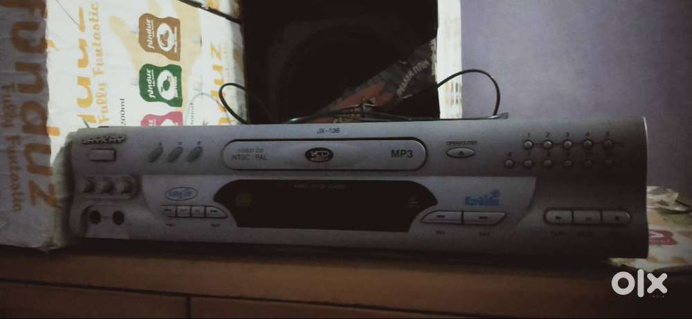 JK CD PLAYER AND 3 SPEAKER