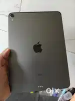 Apple iPad Air 5th gen M1 chip 256gb wifi glass crack clean condition