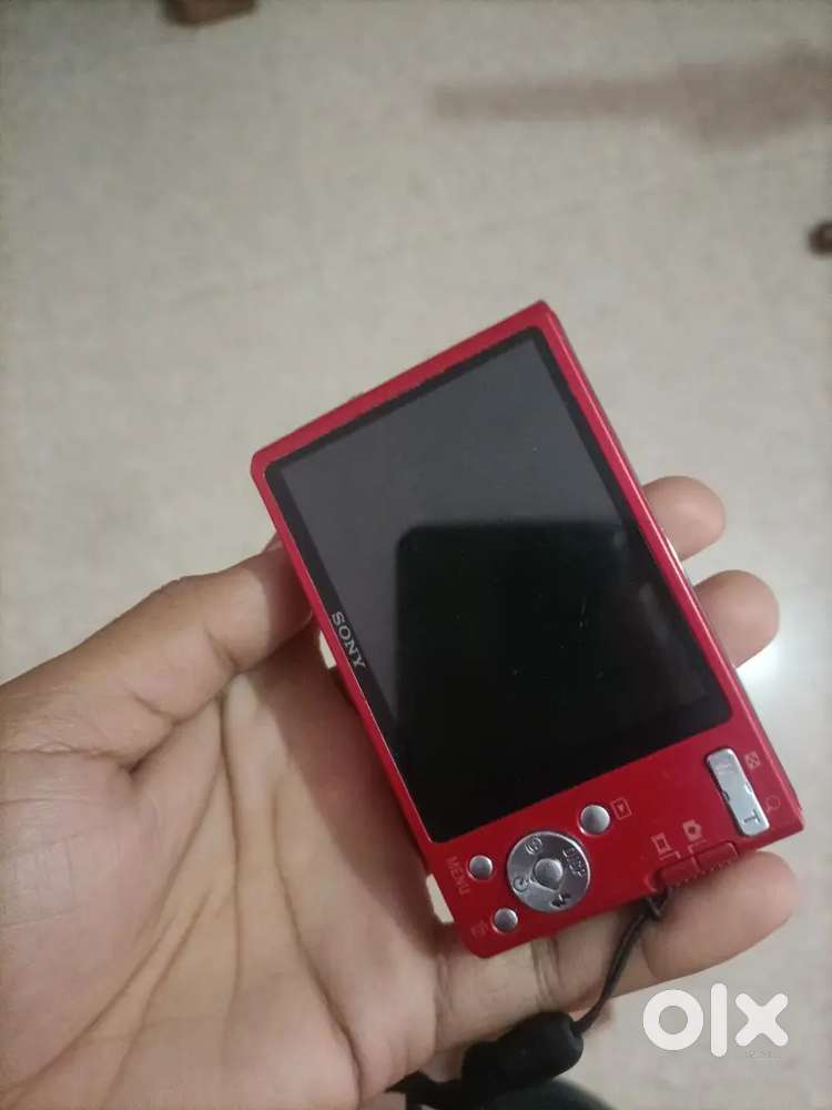 Sony cyber shot camera with 2 battery