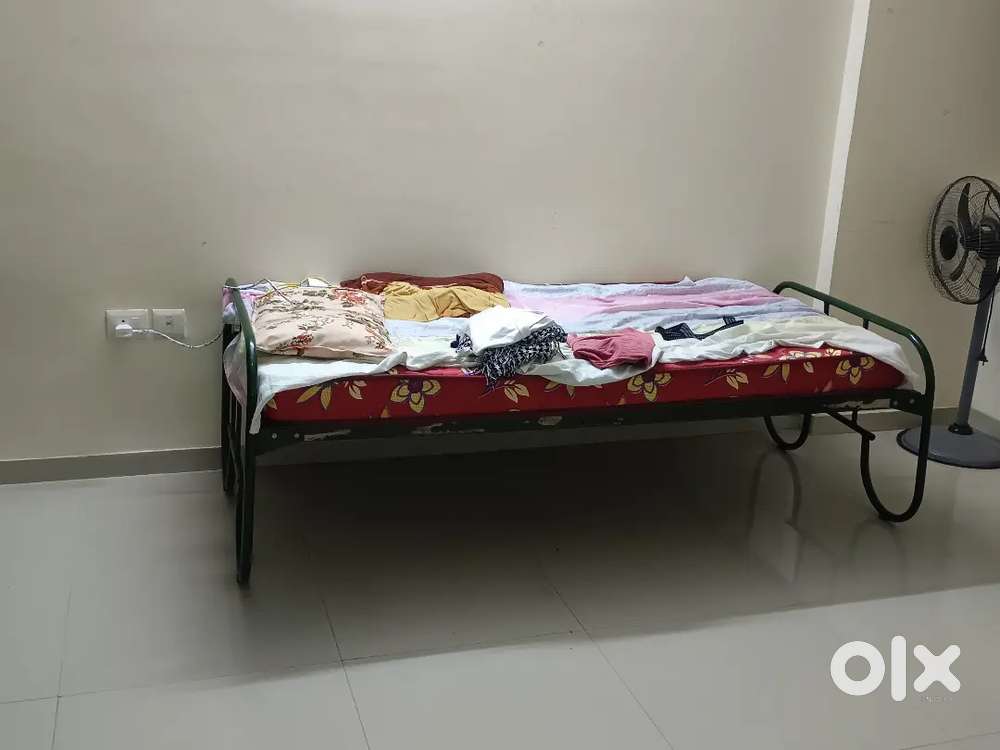 Single bed with mattress