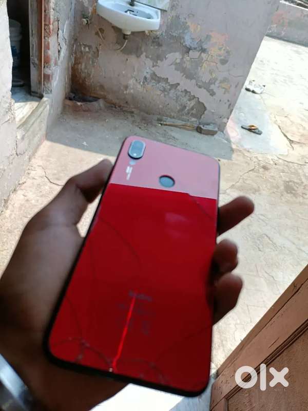 Redmi note 7s 
Ram 3/32
2year old 
Average camera 
Back panel broken
