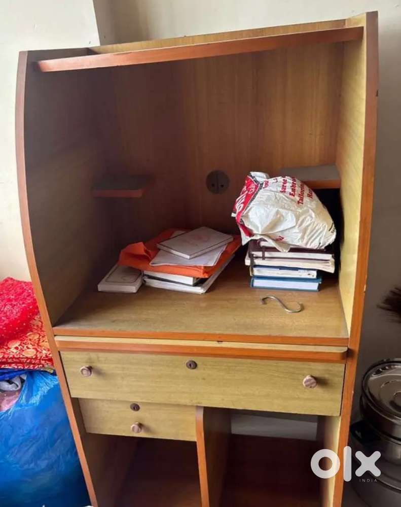 Wooden Computer Trolley with Drawers – Good Condition