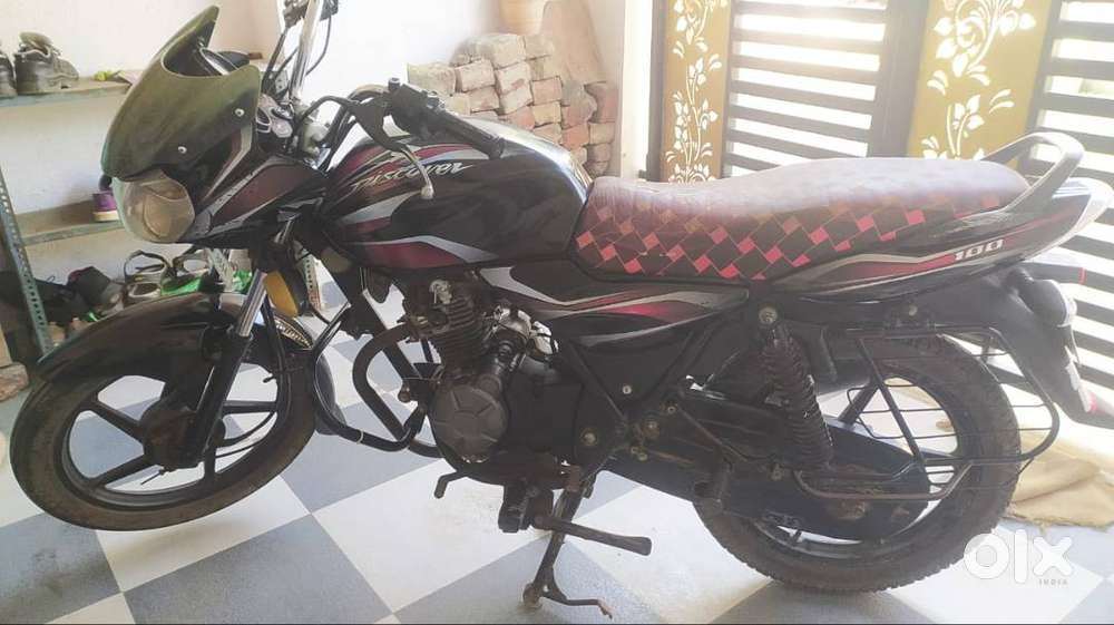 Bajaj Discover 100CC, Color - Red Magenta.
