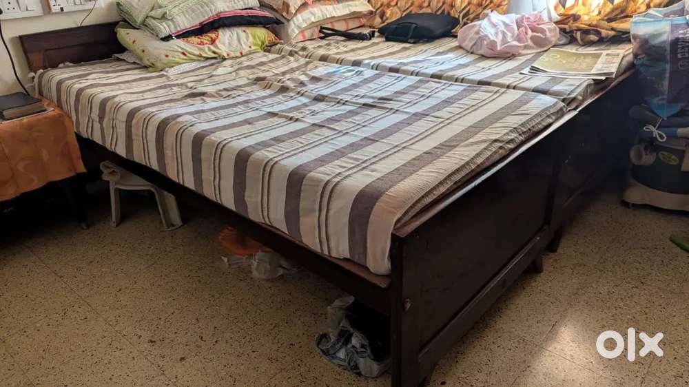 Single and Double Wooden Beds Nashik