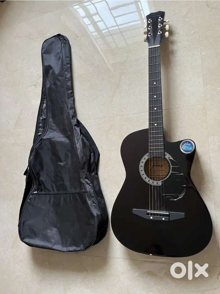 Guitar in good condition - Rarely used