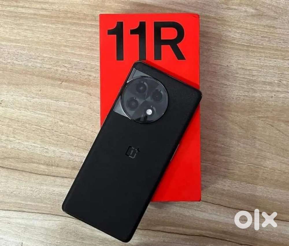 One plus 11 , 16 gb ram 256 gb rom