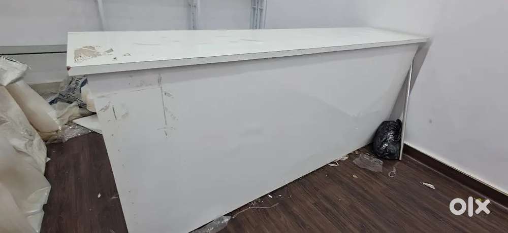 White Shop Counter/ Display Rack/Cash Counter Table  - Good condition