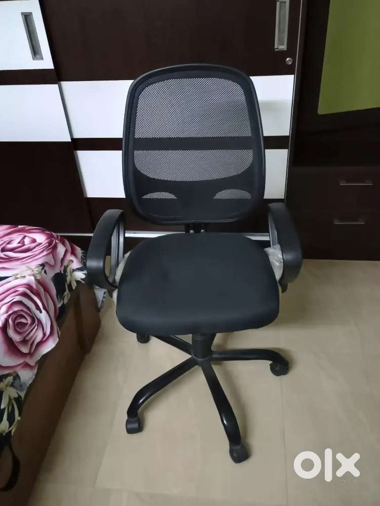 Ergonomic Office Chair — Adjustable & Comfy