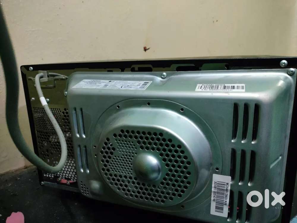 1 year old New condition LG 28LTR. Microwave oven