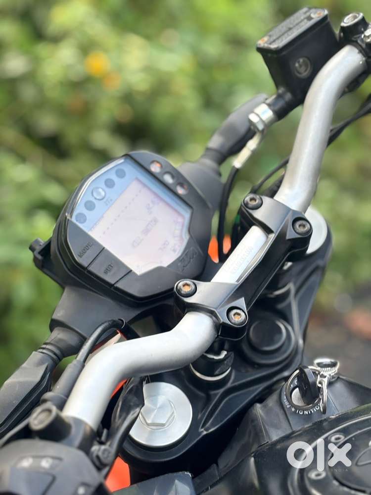 Duke 200 b6 black colour