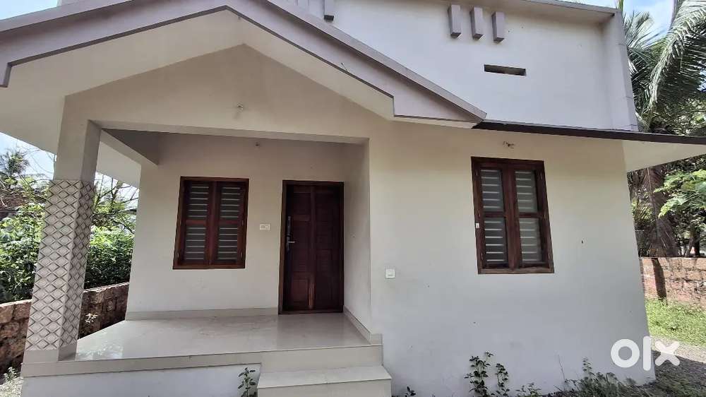 2bhk house near in kottakkal-vengara road iringallur,palani.