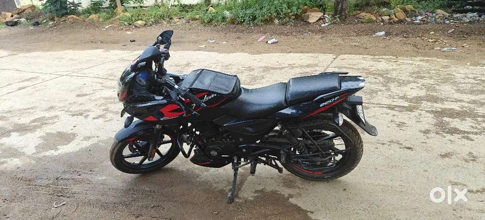 Bajaj 220f single hand use