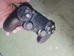 Wireless game controllers PS4