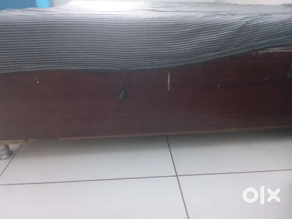 A GOOD CONDITION 5 YEARS OLD BED