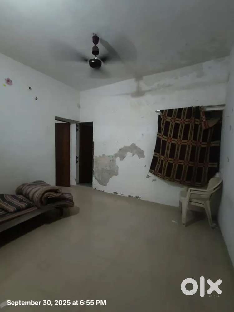 Naranpura Bachlor Allowed 1BHK Unfurnished Flat For Rent In Naranpura