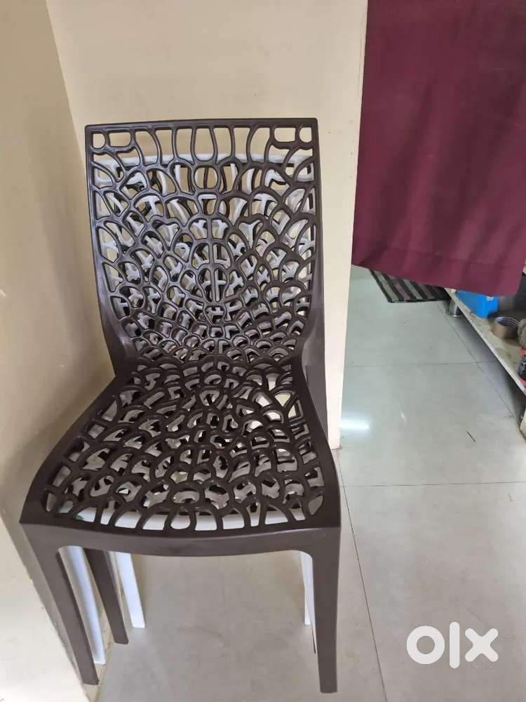 Cafe table and chair