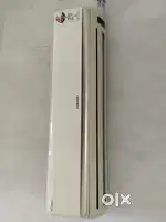 Samsung AC and Office table