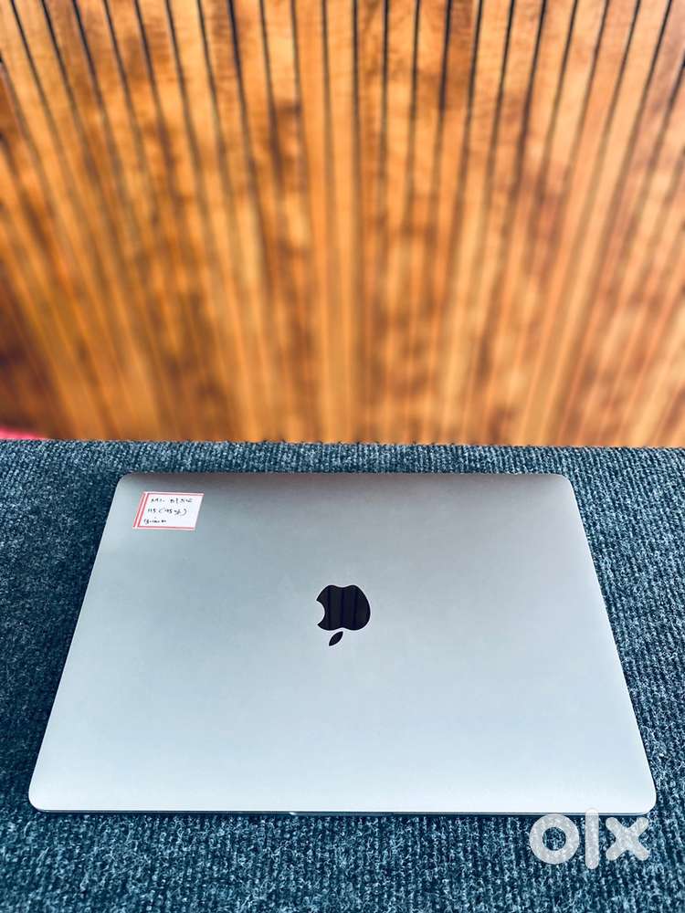 Apple M1 chip macbook pro 8/512 -13 inch Touchbar