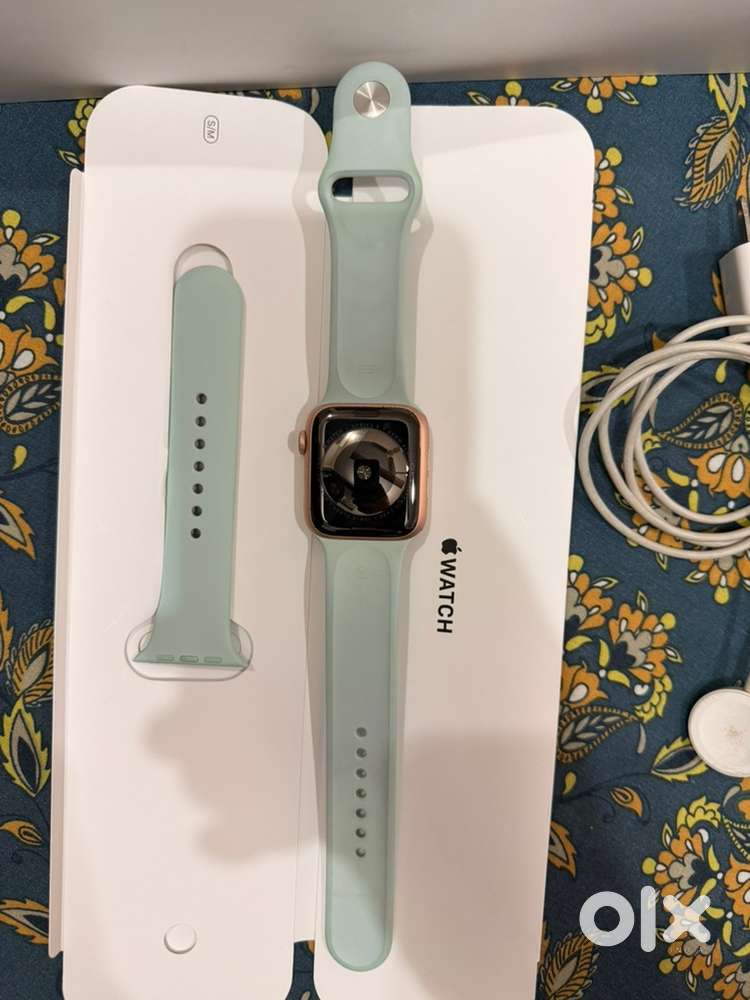 Apple watch Series 5- Gold 44 mm