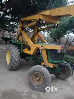 John Deere 5055E