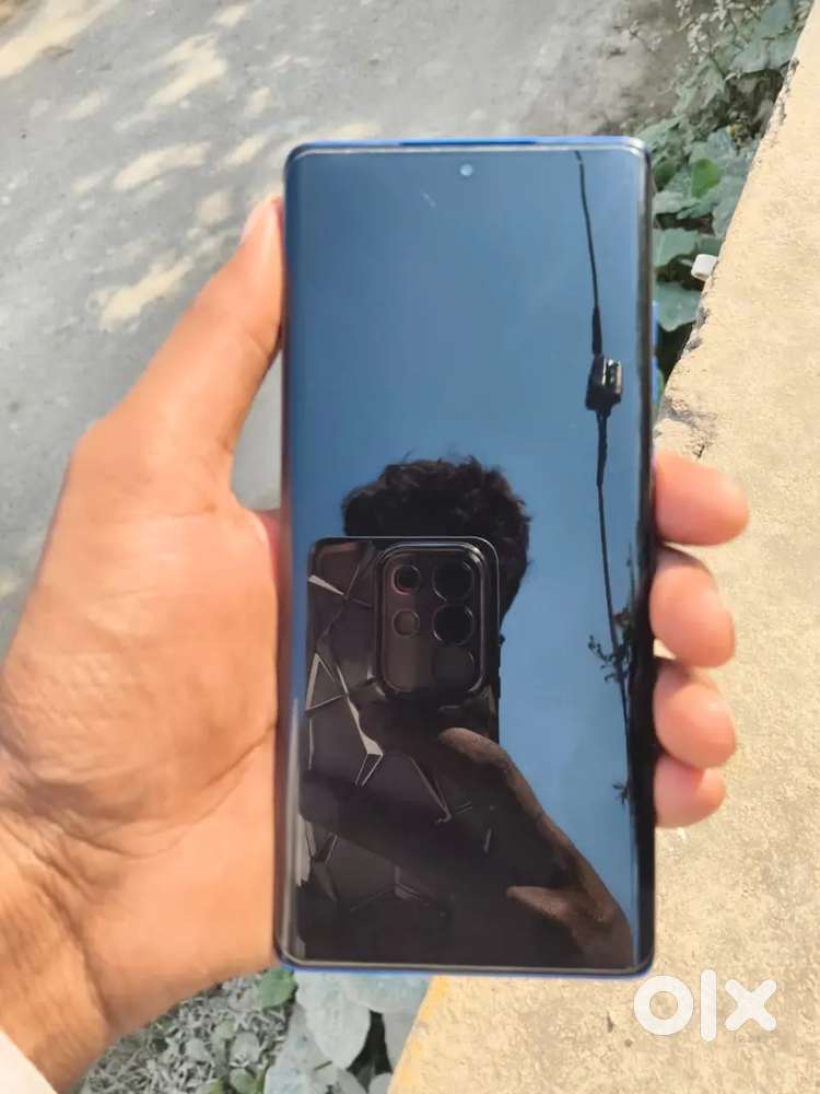 Moto G85 5G.    ( 8,128GB )