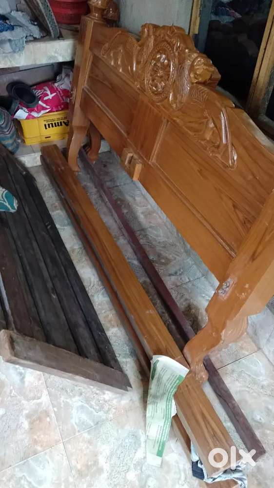 New mehogini bed 5/7 & Dinning table