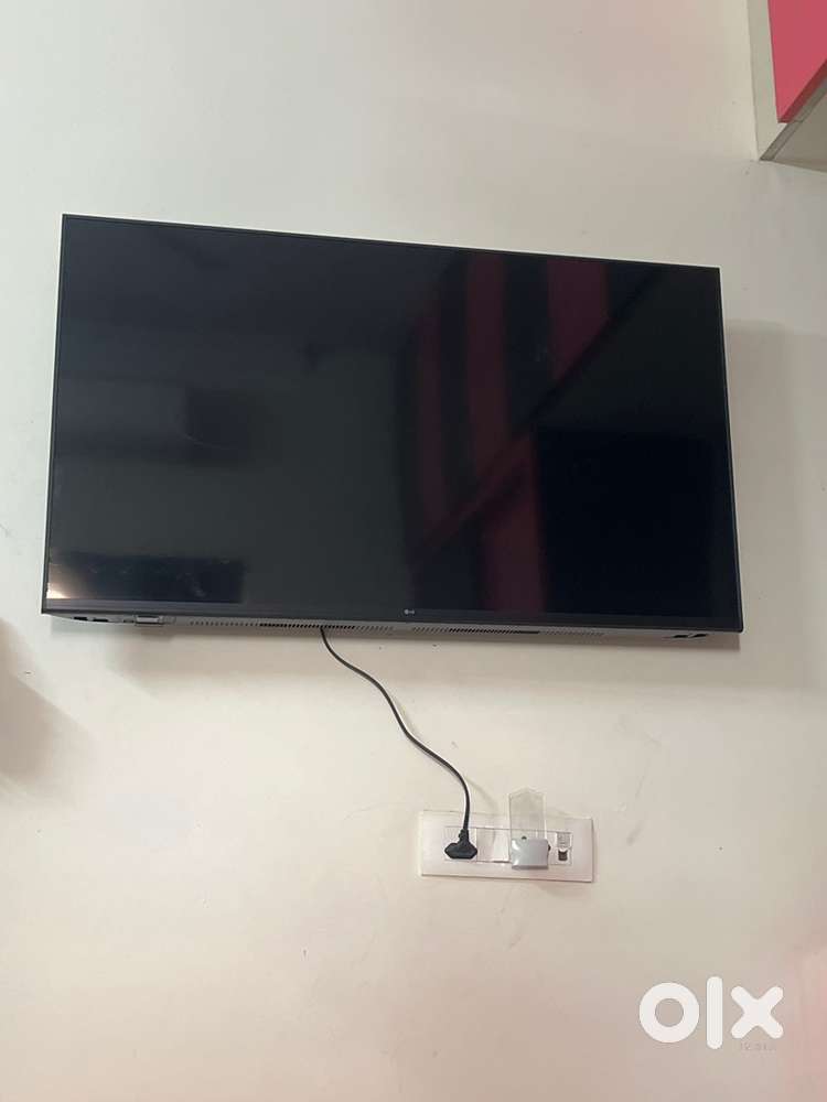 2 weeks old LG 43” TV with magic remote