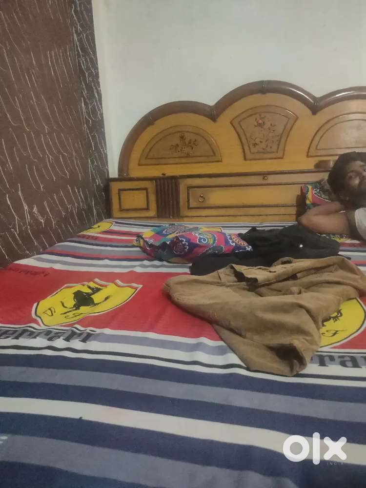 Double bed ya diwan bed chahiye box wala
