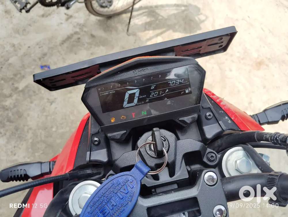 पैसे की जरुरत है इसलिये बेच रहा हूँ गाड़ी मे कोई कमी नहीं है