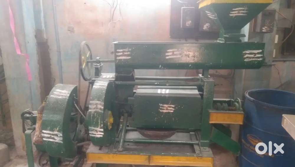 Oil mill machine