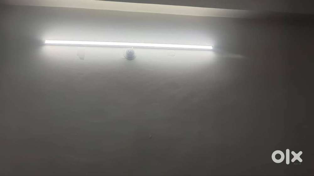 New crompton tubelight cool white