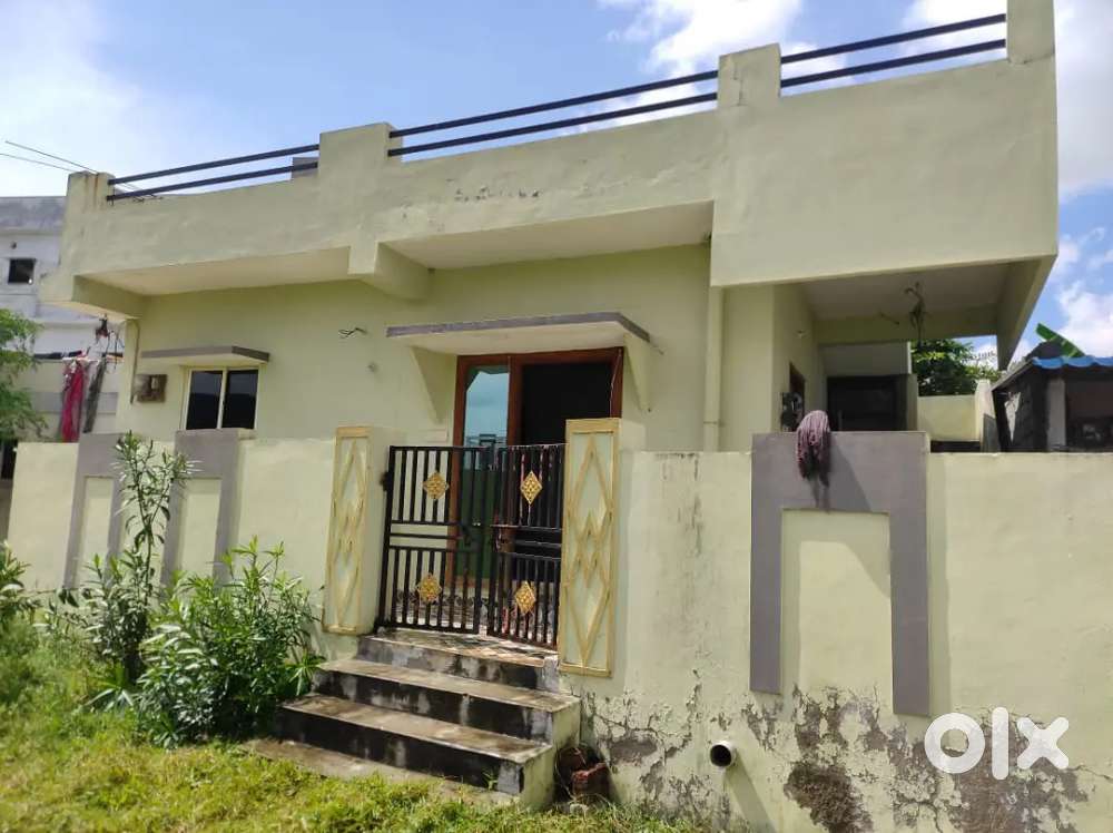 Individual house with three side exits