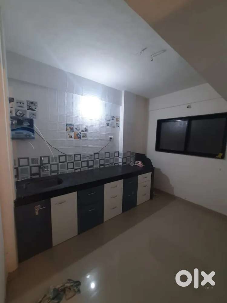 1 bhk flat on rent for batchlors girls/ family