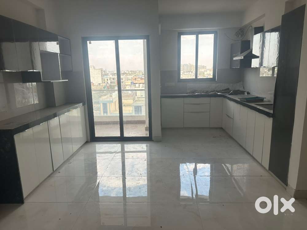 Flat good location near park school hospital