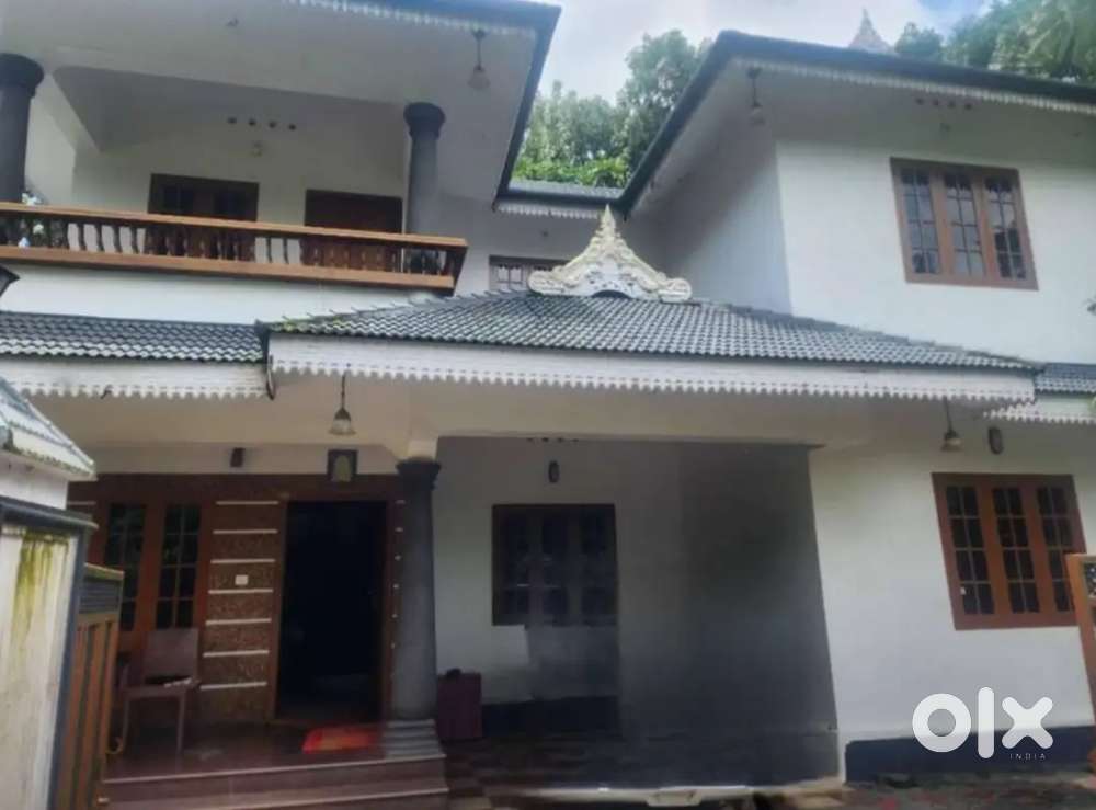 വെങ്ങല്ലൂർ - മങ്ങാട്ട് കവല 4line bypass അടുത്ത് വീട് വാടകക്ക്