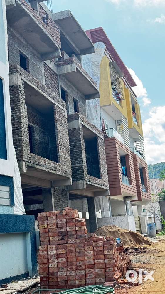 6 ఫ్లాట్స్ గ్రూప్ హౌస్ లో 2BHK ఫ్లాట్ -30lacs ఓన్లీ