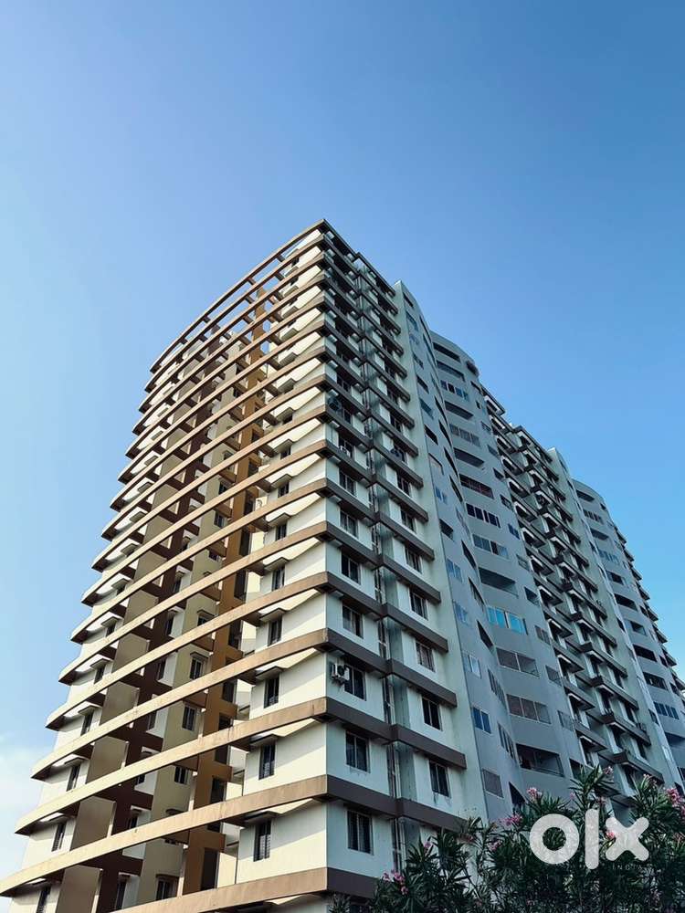 1 en-suite available in a fully furnished 3 BHK apartment  for female