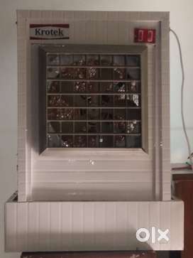It is a cooler length of 32 cm and width of 27 cm with medium size