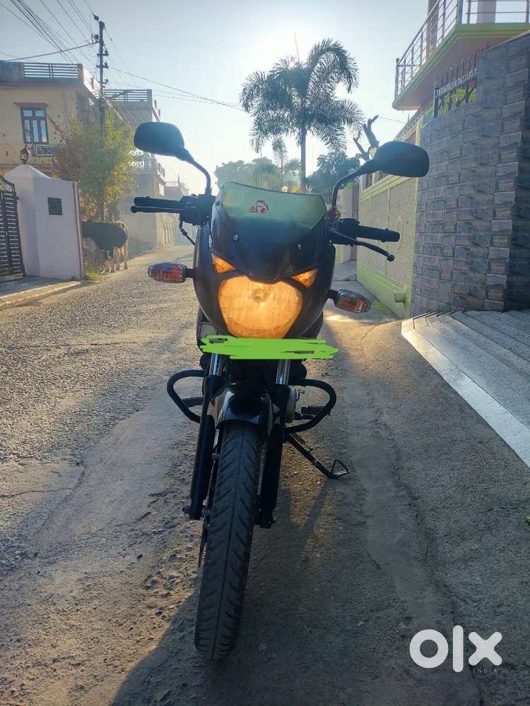 Bajaj pulsur 150 cc single handed bike